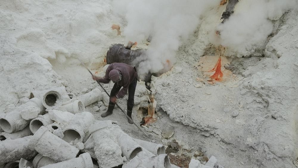 C0027.00_04_37_15.Still015